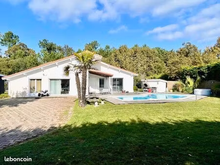 villa 6 chambres au calme avec piscine et jardin clôturé
