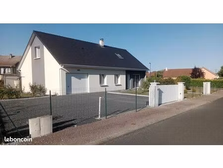 maison individuelle 2 niveaux de 136 m2  en lotissement pavillonnaire à culmont. implantée