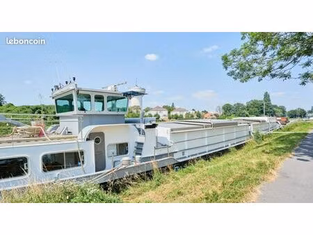 péniche logement d'exception (230 m² habitables + 100 m² de terrasses)