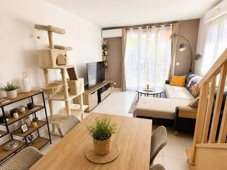 ? duplex t3 rénové – grande terrasse – climatisation – parking – neuves-maisons (val de fe