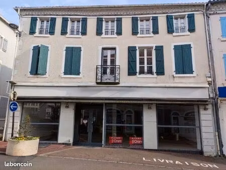 155 m² – centre-ville – grande vitrine / forte visibilité