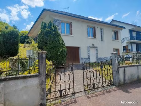 maison individuelle dans un quartier calme et agréable proche de tout commerce