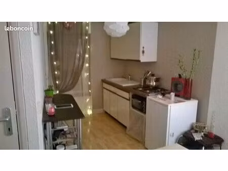 charmante maison de bourg meublée avec parking - 34m2 - saint-babel