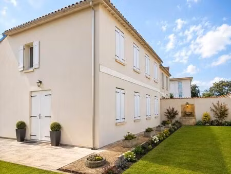 maison 8 pièces 240 m²
