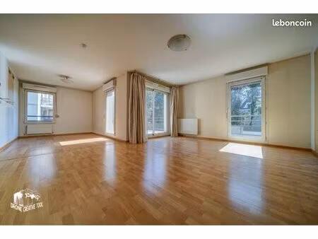 metz vallières – grand t4 de 94 m² avec terrasse de 21 m²  piscine  garage double et cave