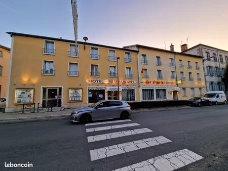 local 860 m² ambert