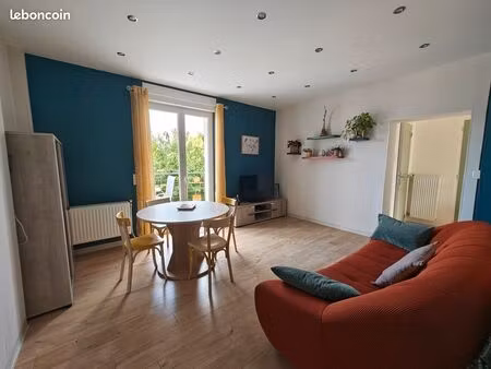 maison avec 2 chambres  jardin et garage