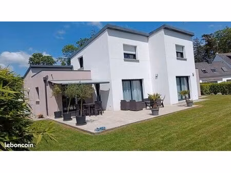pontivy centre ? maison a vendre 143m2 + 4 chambres + 693 m2 terrain