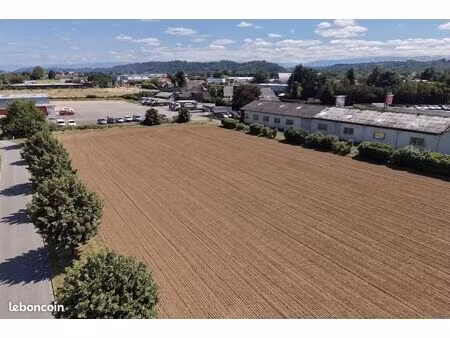 terrain 2000 m² lescar