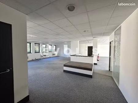 bureaux 604 m²