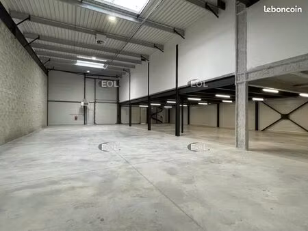 local bureaux 1 820 m²