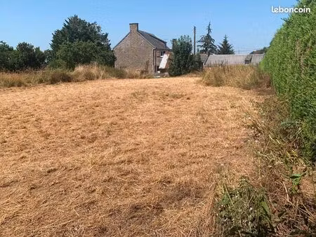 vends terrain à bâtir non viabilisé avec tout à l'égout   1782m2