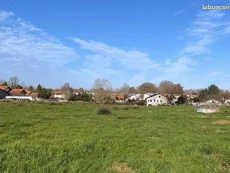 terrain 335 m² urt