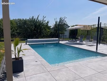 superbe maison contemporaine de plain-pied avec piscine