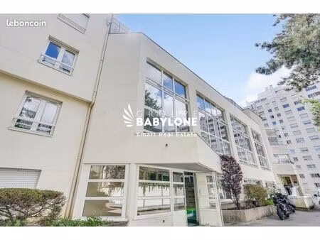 bureaux 244 m²