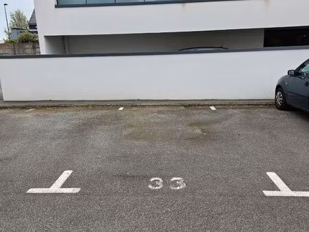 place parking extérieur