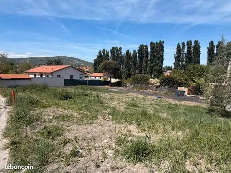 terrain constructible viabilisé de 709 m² à orcet - proche a75