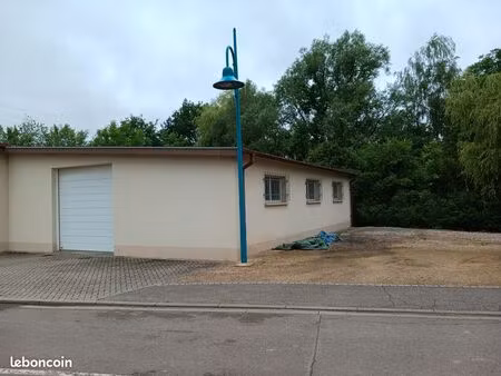 a louer dépôt / entrepôt de 132m2 avec terrain