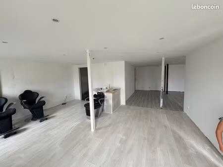 local commercial et appartement de fonction 180m2