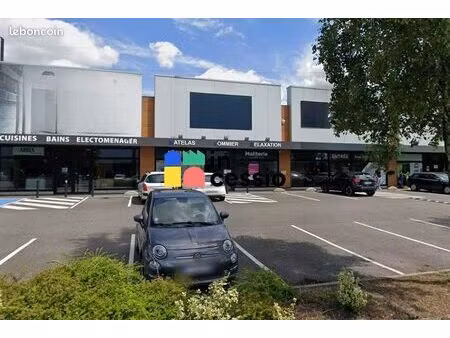 local commercial 235 m²