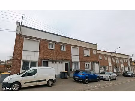immeuble 24 pièces 715 m²
