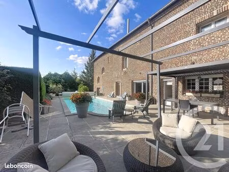maison 5 pièces 658 m²