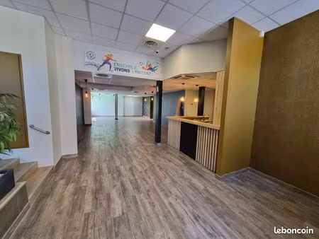 local commercial 160 m2