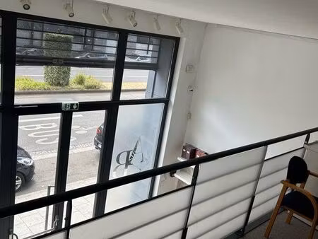 local posté à louer mezzanine 20m2 esthétique bien être vêtements