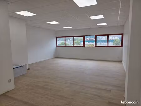 bureau zone des joncaux