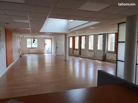 bureaux lumineux 226m² dans parc tertiaire reconnu