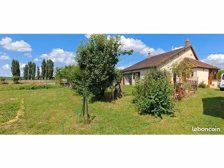 maison individuelle avec garage et dépendances