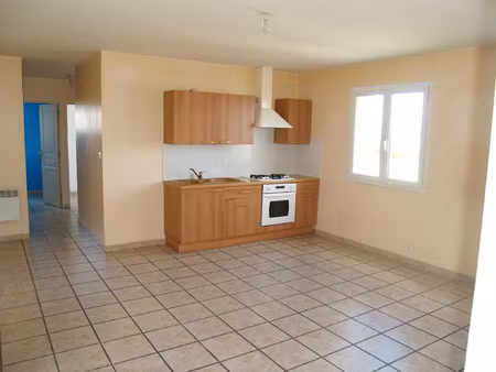 appartement t2 bis de 49m2 hab avec cour de 45m2 à mauguio