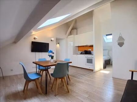 appartement - 2ème étage - 40 m2 au sol - 3 pièces - meublé