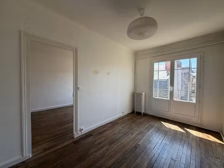 t2 avec balcon quartier decré