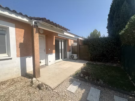appartement p2 en rez-de-jardin avec piscine