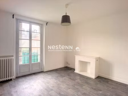st cyr l'ecole proche gare : appartement 2 pièces avec balcon et cave
