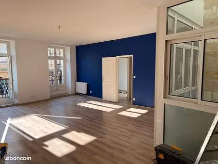 à louer : bureaux très lumineux de 100 m² en plein centre de bordeaux