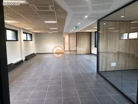 bureaux 266 m²