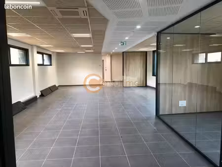 bureaux 266 m²