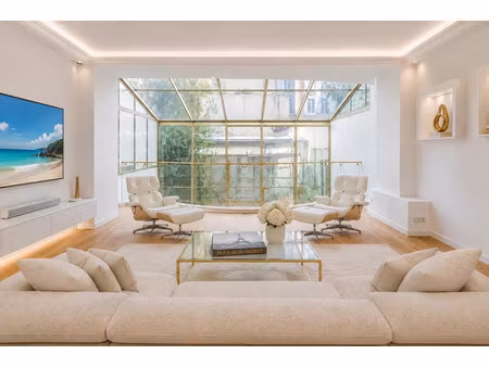 hôtel particulier à vendre dans le quartier hoche-friedland