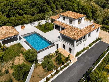 villa de luxe à vendre dans le quartier nartelle-noyer-bellevue-bd des sardinaux
