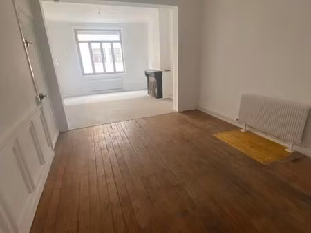 grand local professionnel avec du cachet 40m2 centre d’arras à 5 min de la gare