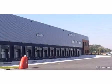 local logistique 28 920 m²