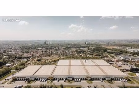 local logistique 30 263 m²