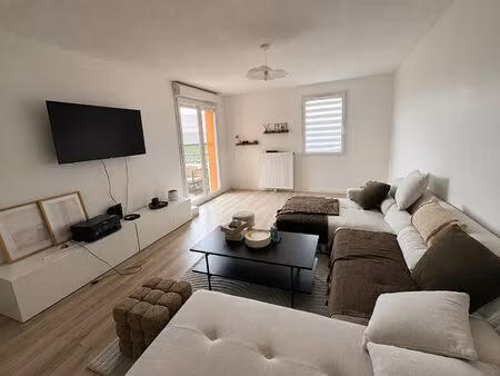 appartement t2 au centre de béligneux/ la valbonne avec garage
