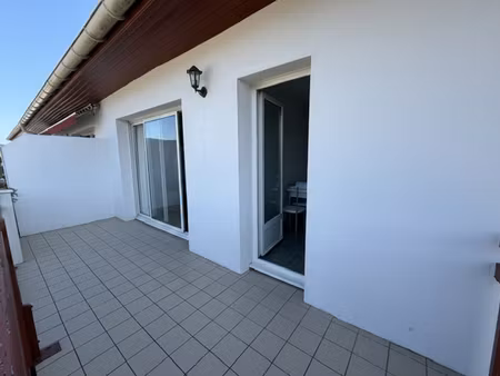 hendaye t2 avec parking dans une résidence sécurisée avec piscine
