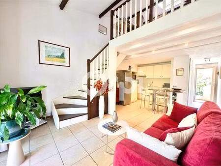 logement avec terrasse - parking privé et cave - piscine / résidence sécurisée