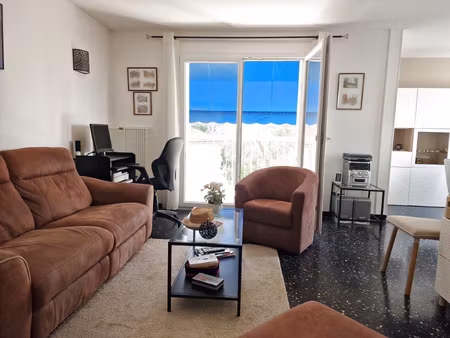 à acheter à toulon : grand appartement avec terrasse
