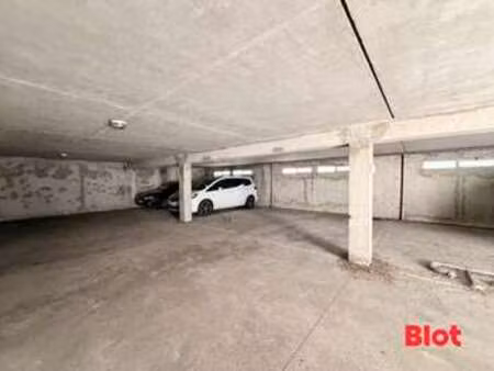 vente garage et parking à nantes quartier chu (44000) : à vendre / 12m² nantes quartier ch