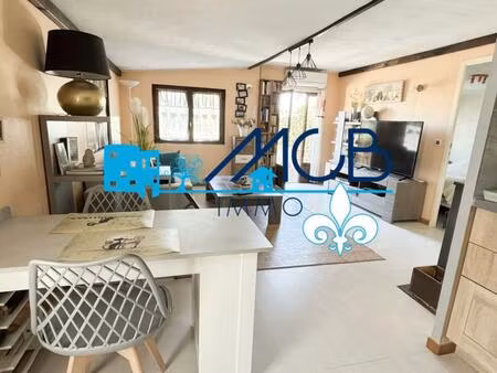 chalet rénové dans un domaine avec piscine
